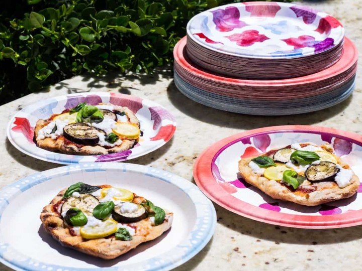 ピッツァ Grilled Pizza with Eggplant and Goat Cheese - Mon Petit Four®