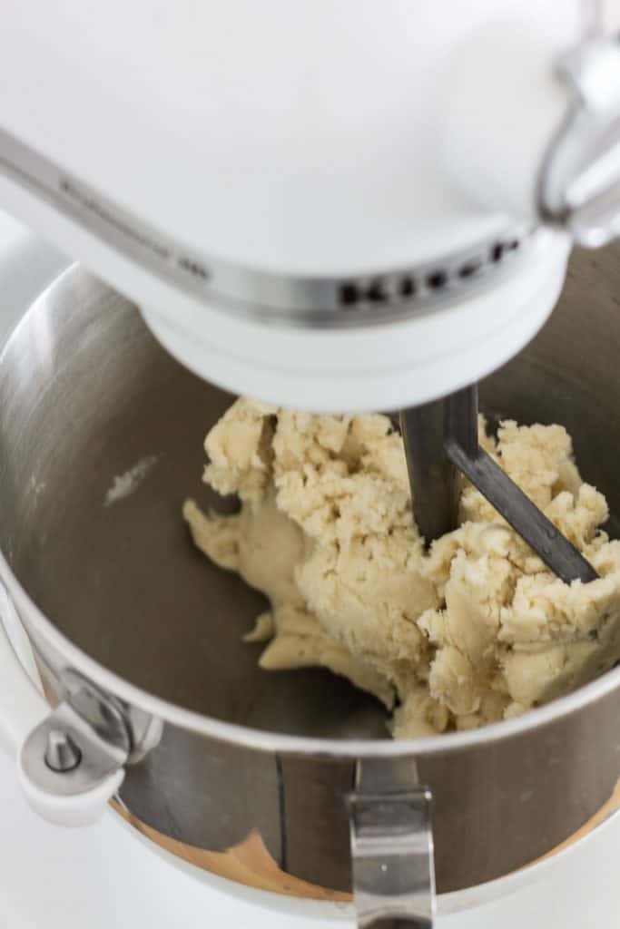 Homemade Pie Crust Recipe: a easy, go-to pie crust made with all butter. Recipe via MonPetitFour.com