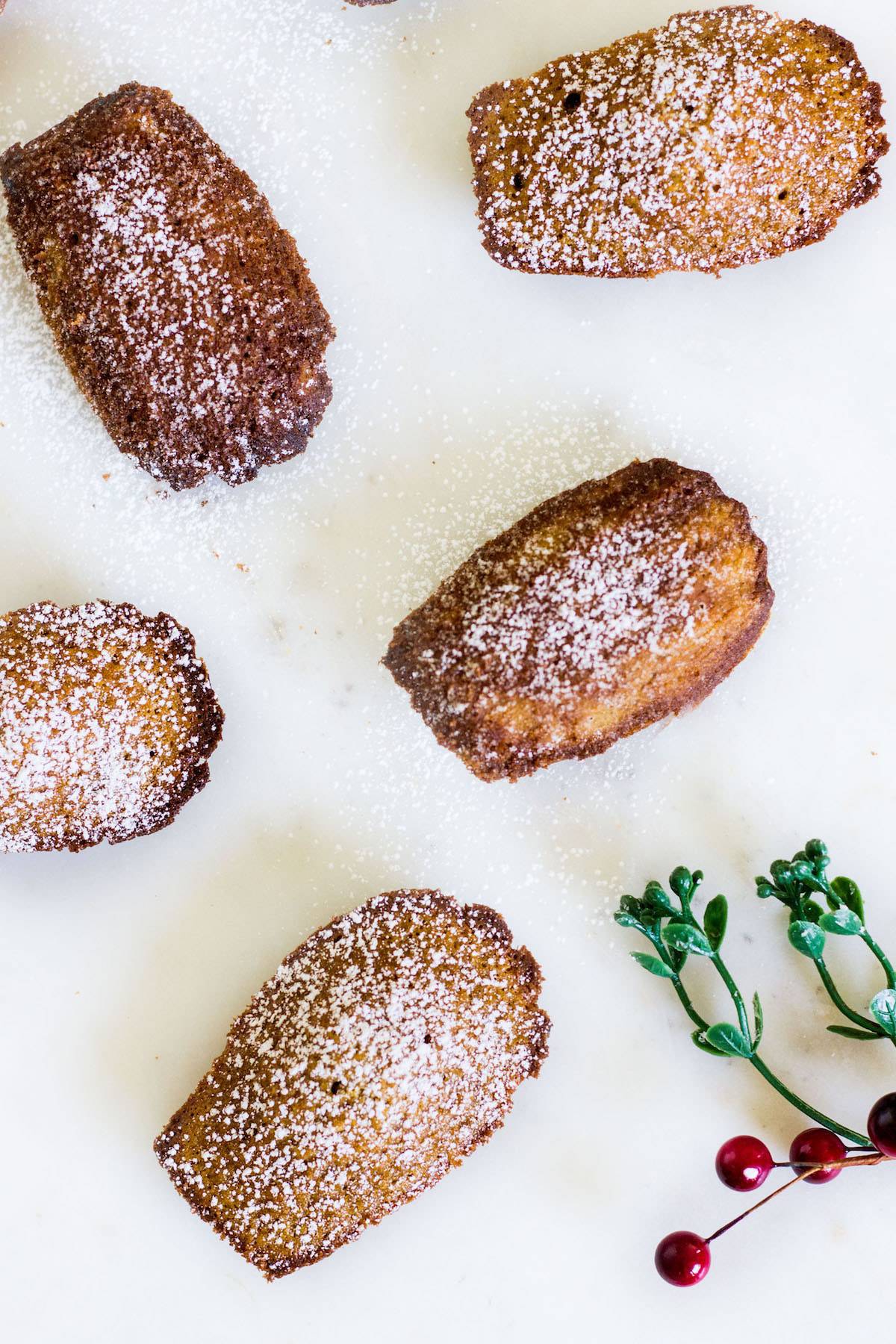 Gingerbread Madeleines: lightly spiced and easy French butter cakes. Recipe via MonPetitFour.com