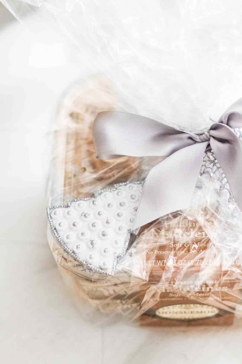 donsuemor madeleines wrapped up as a gift with gift topper