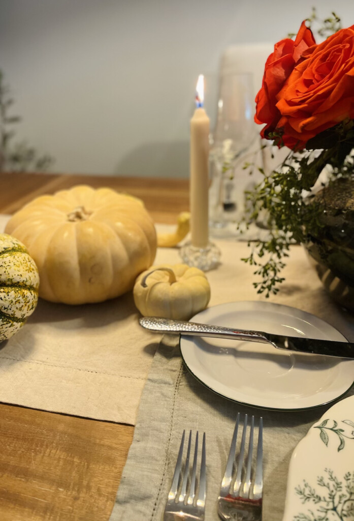 pumpkins on the thanksgiving table
