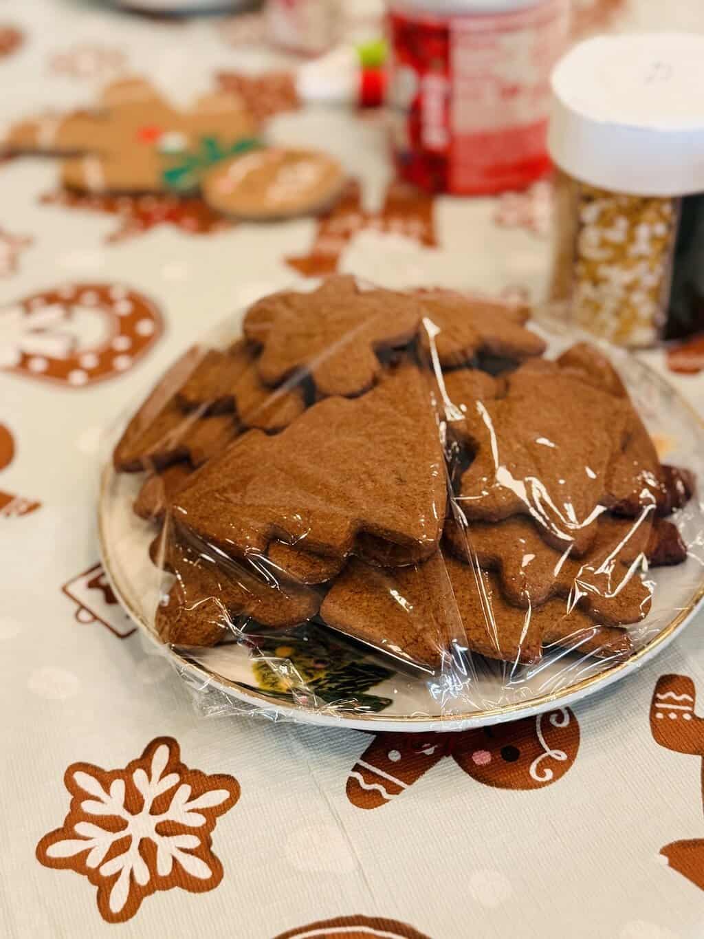How to Host a Holiday Cookie Decorating Party - Mon Petit Four®