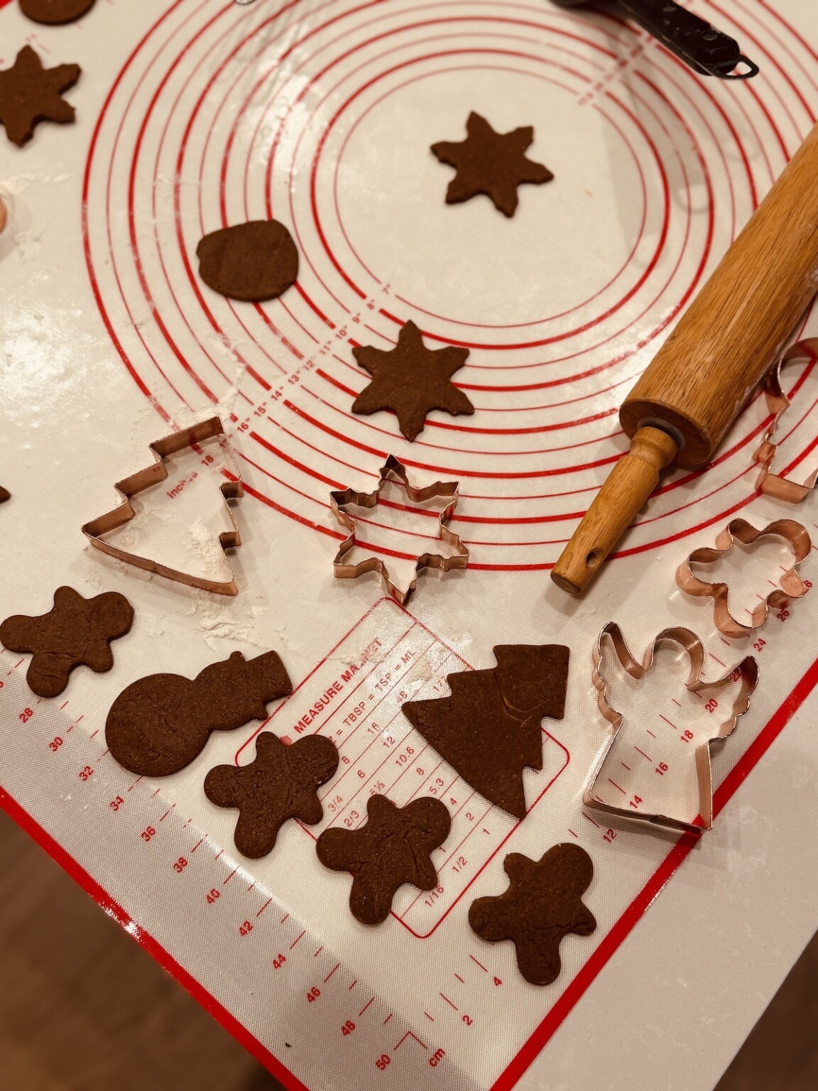 How to Host a Holiday Cookie Decorating Party - Mon Petit Four®