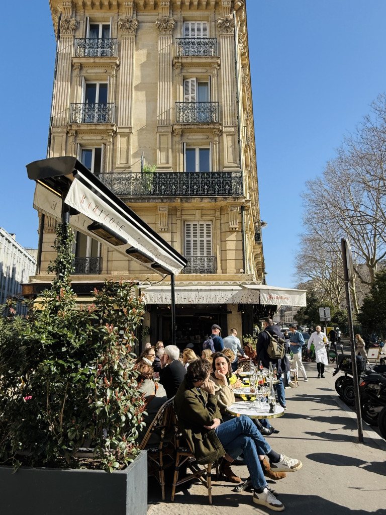 french cafe lunch hour
